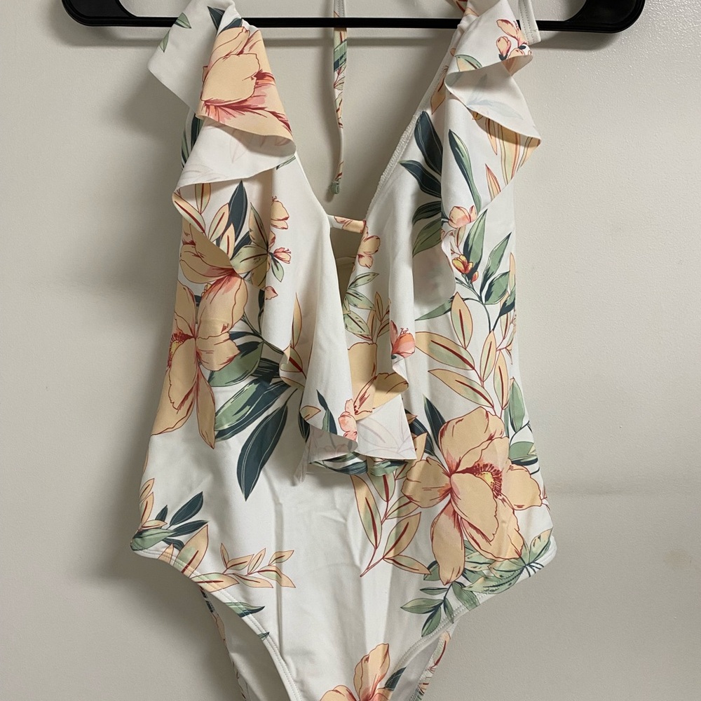 Cupshe Floral Ruffle One-Piece Swimsuit, Medium NWT